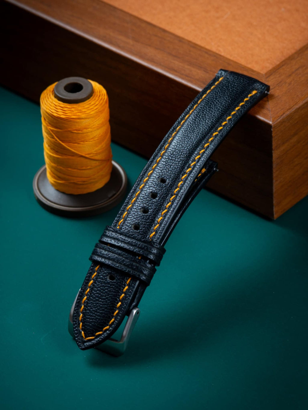 FERÁL GMT Gold Edition – Håndlavet Elegance