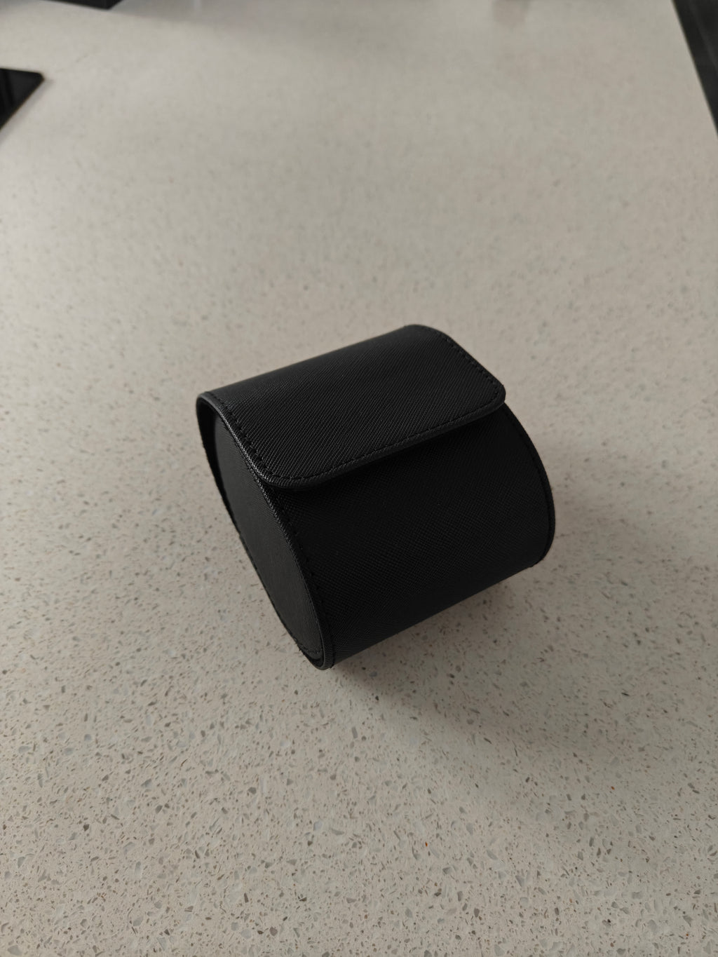 Eksklusiv rejseetui til ur – Sort PU-læder med trykknaplukning (Plads til 1 ur)