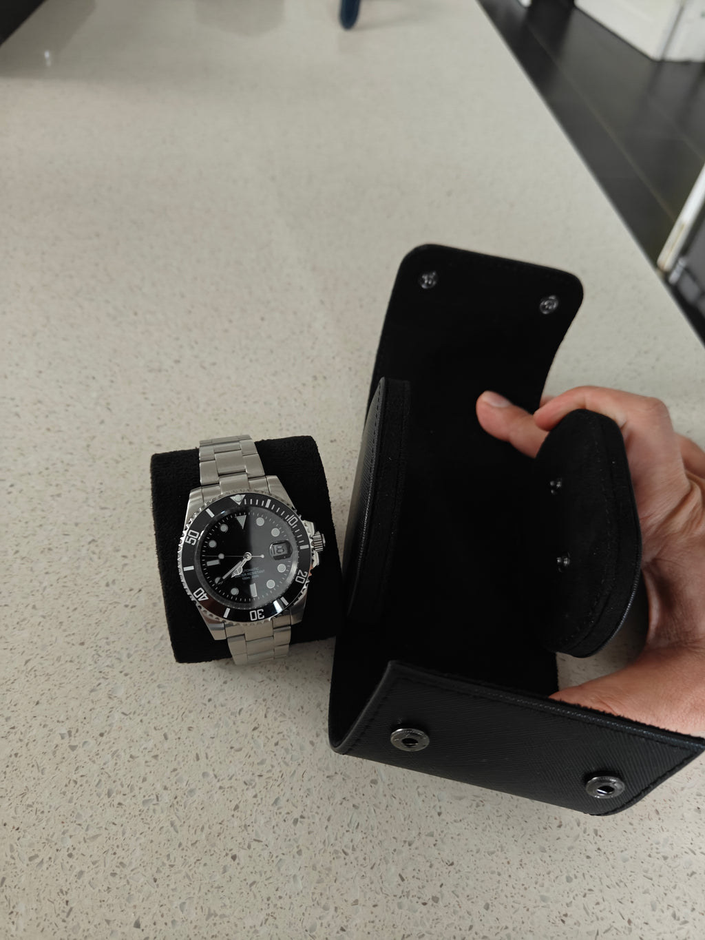 Eksklusiv rejseetui til ur – Sort PU-læder med trykknaplukning (Plads til 1 ur)