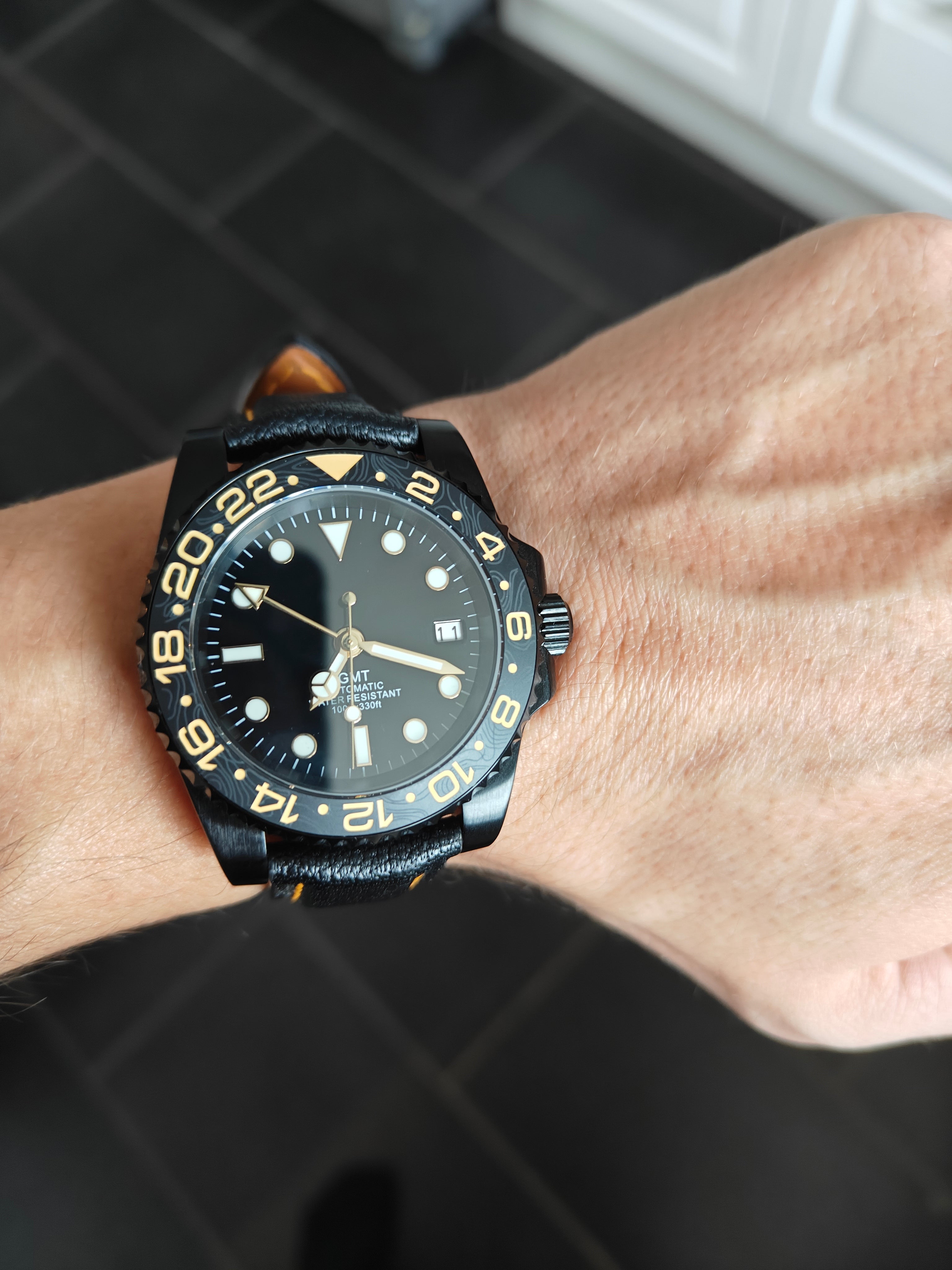 FERÁL GMT Gold Edition – Håndlavet Elegance