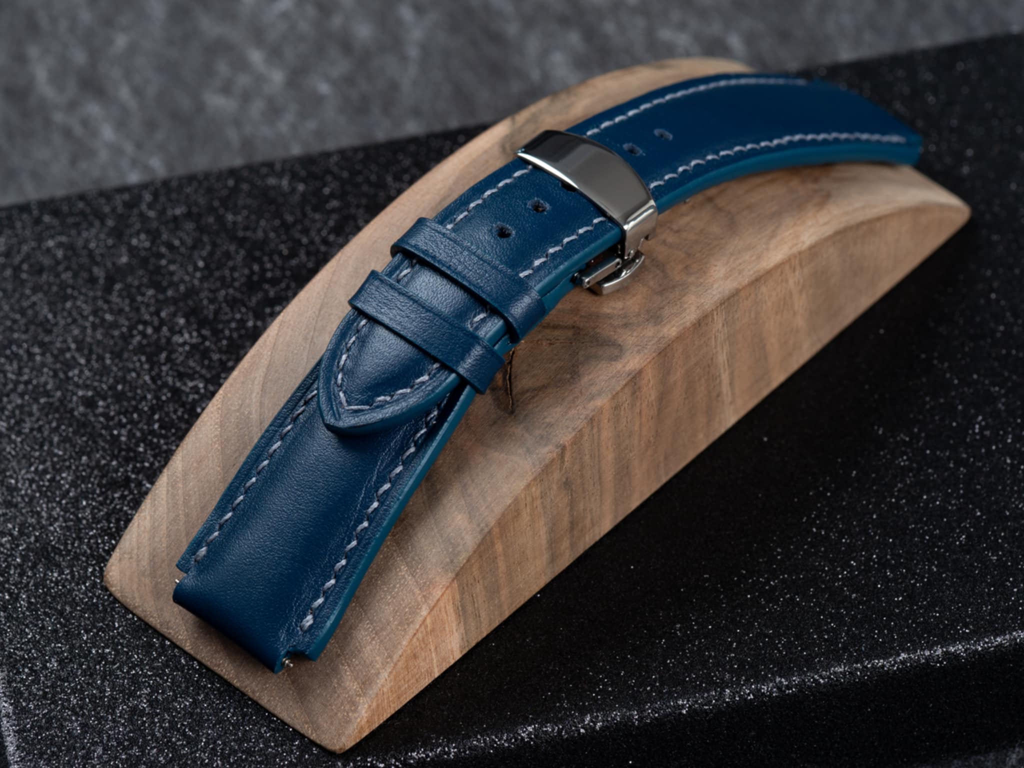 100 % Custom Håndlavet Læderrem – Dine Farver, Dit Udtryk